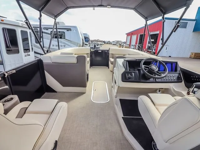 Slide: The Image of Alera M 25L 2026 - 18