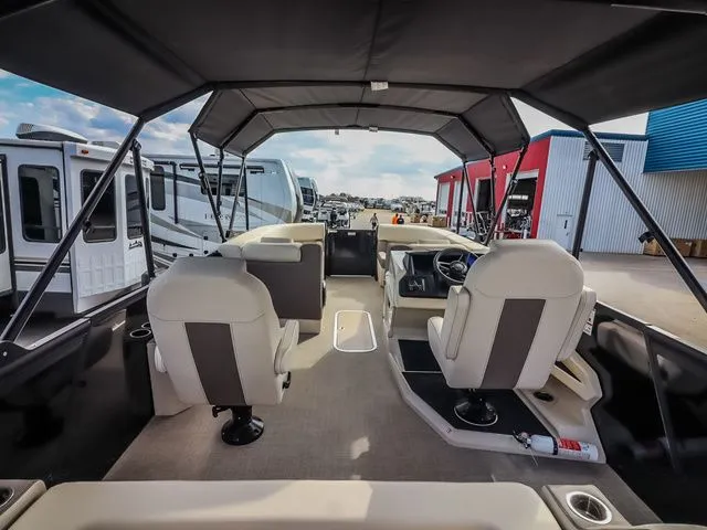 Slide: The Image of Alera M 25L 2026 - 21