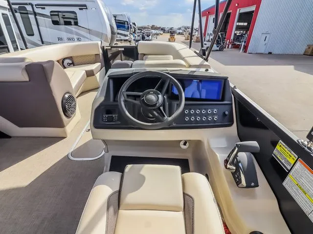 Slide: The Image of Alera M 25L 2026 - 24