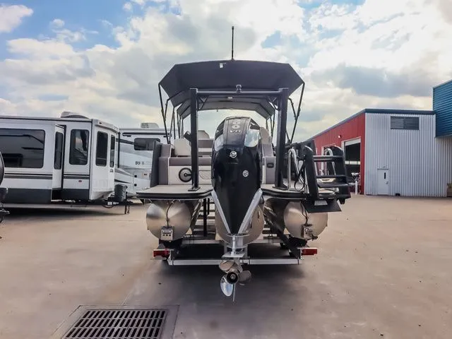 Slide: The Image of Alera M 25L 2026 - 8