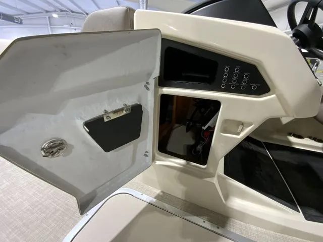 Slide: The Image of Alera M 23Q 2026 - 17