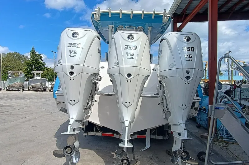 Slide: The Image of 2026 Robalo R360 Center Console with triple Yamaha 350 V6 outboard engines. - 33