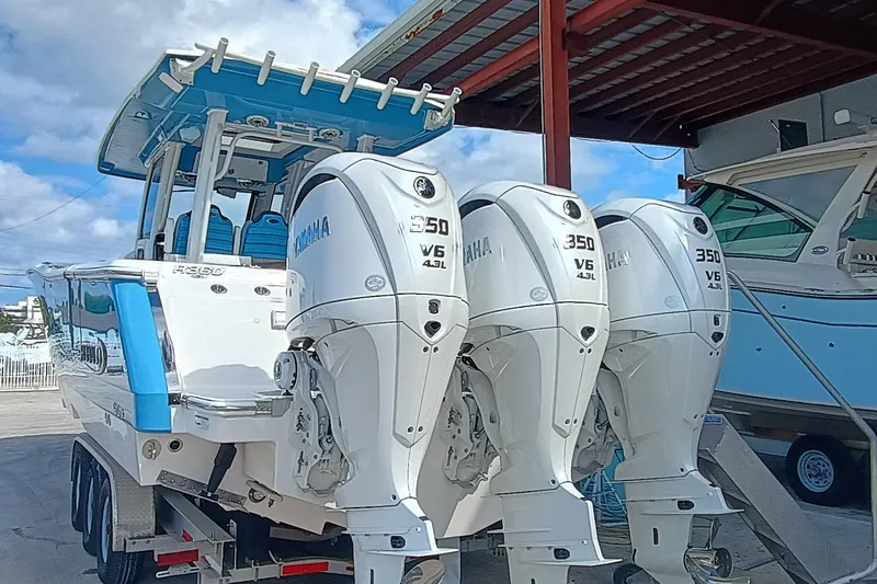 Slide: The Image of 2026 Robalo R360 Center Console with triple Yamaha 350 V6 engines. - 34