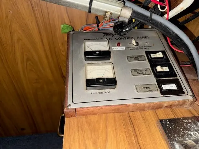 Slide: The Image of Tollycraft 26 Sedan 1977 - 21