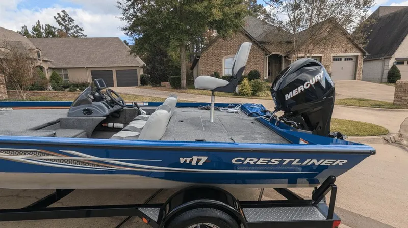 Slide: The Image of Crestliner VT 17 2011 - 12