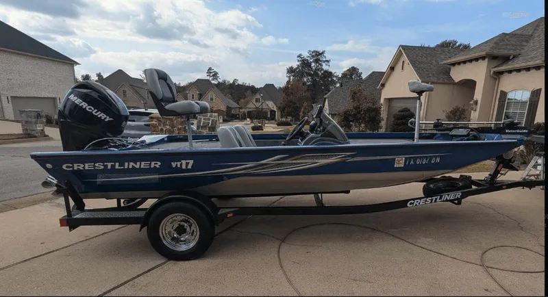 Slide: The Image of Crestliner VT 17 2011 - 2