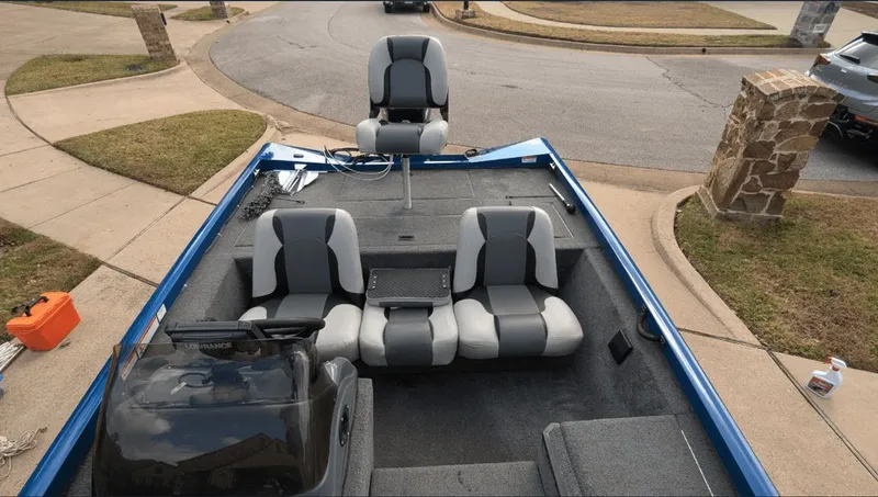 Slide: The Image of Crestliner VT 17 2011 - 6