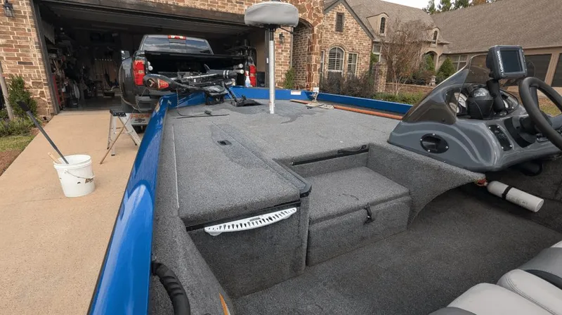 Slide: The Image of Crestliner VT 17 2011 - 9