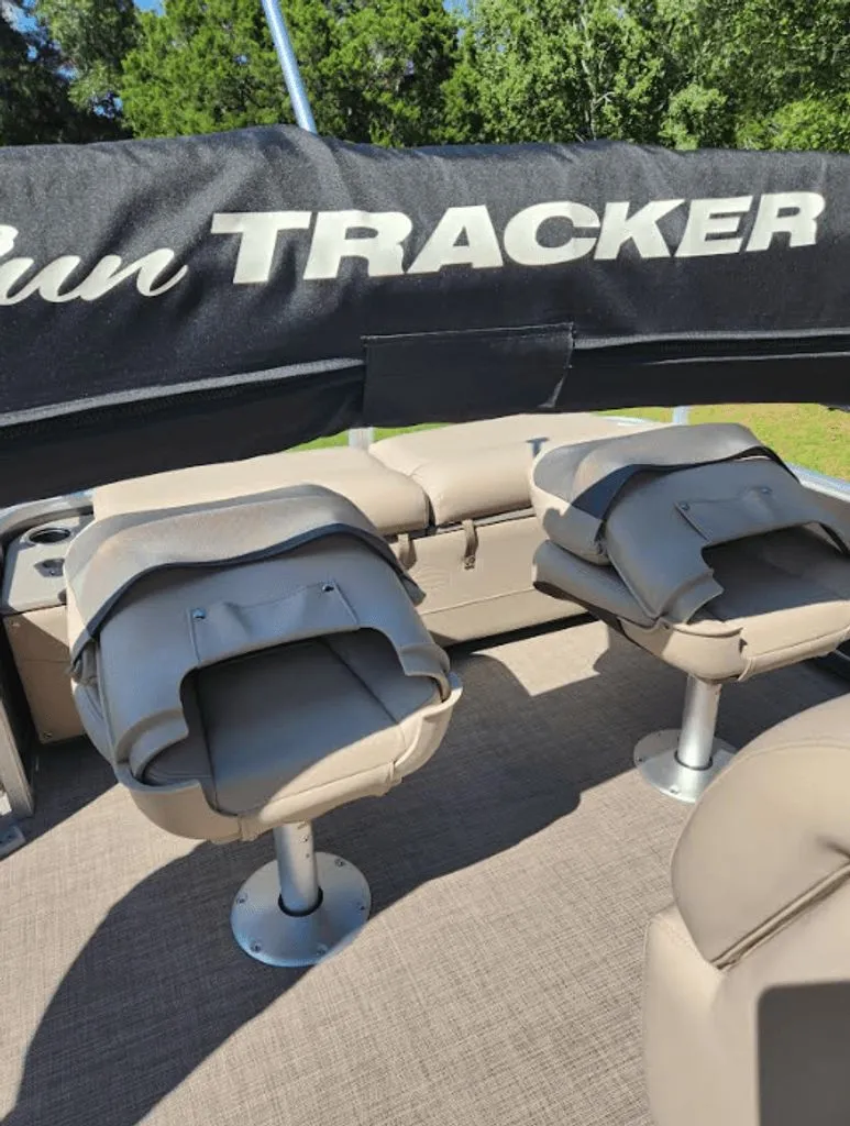 Slide: The Image of Sun Tracker Fishin Barge 2023 - 5