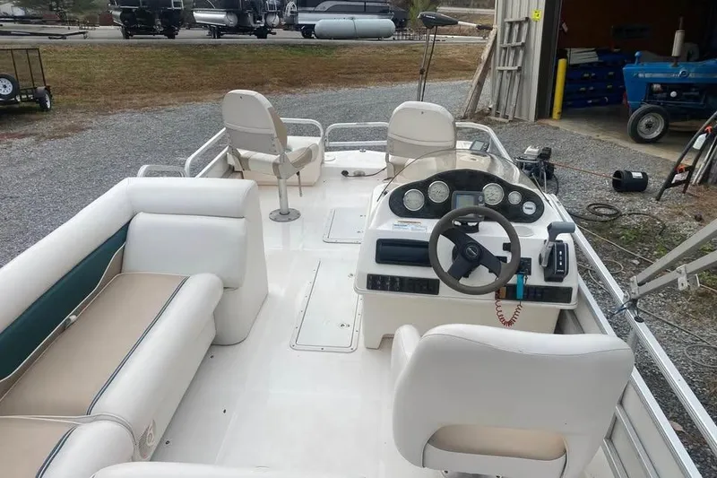 Slide: The Image of 2005 Hurricane FunDeck 196 FF boat interior with seating and control panel. - 7