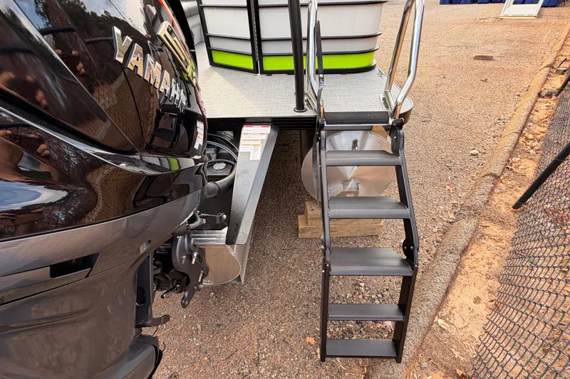 Slide: The Image of 2026 Veranda Vista Sport VS25RC boat with Yamaha engine and boarding ladder. - 21