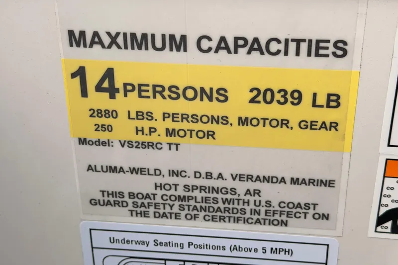 Slide: The Image of Capacity label for Veranda Vista Sport VS25RC, 2026 model, 14 persons, 2039 lbs. - 26