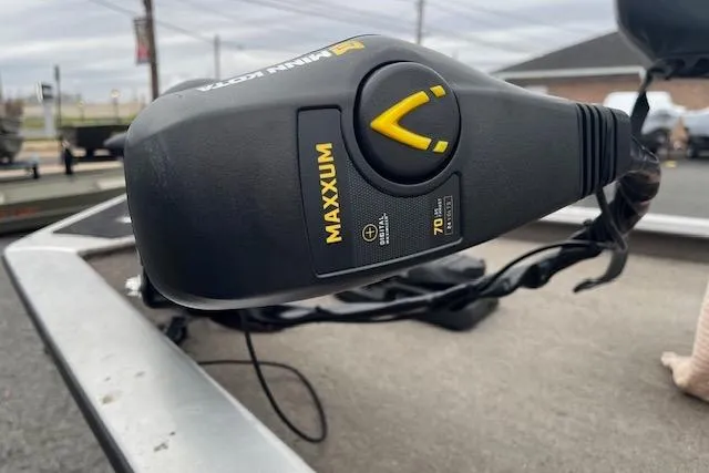 Slide: The Image of Minn Kota Maxxum trolling motor on 2003 Tracker Pro Team 185 boat. - 12