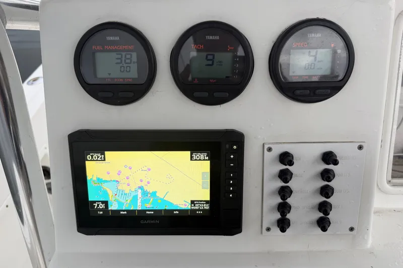 Slide: The Image of Garmin GPS with Depth - 14