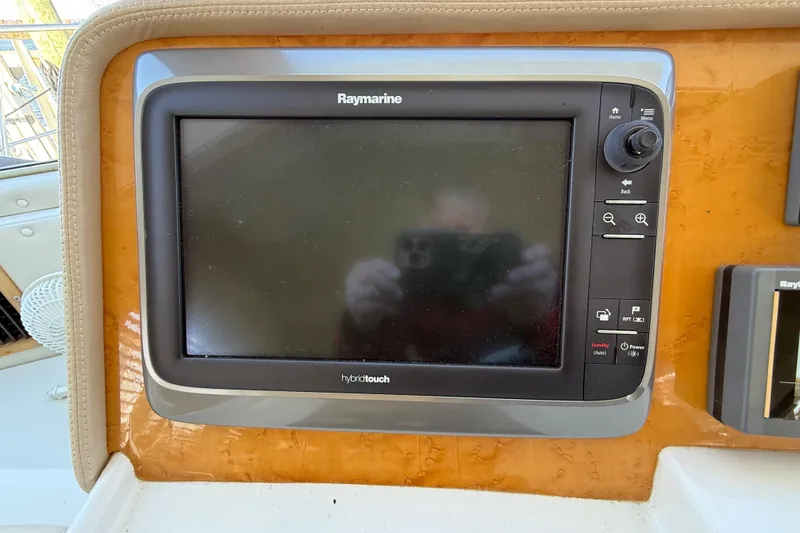 Slide: The Image of Raymarine Hybride Touch display on 1999 Navigator 5300 yacht dashboard. - 30