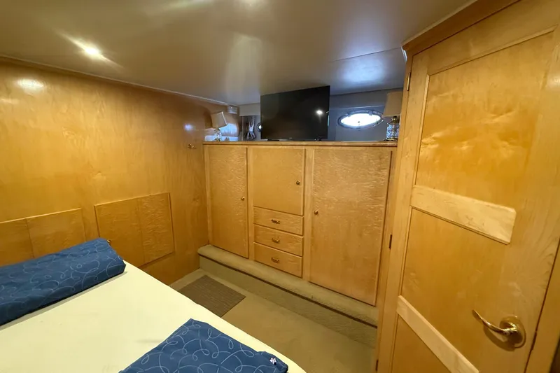 Slide: The Image of Cozy cabin interior of 1999 Navigator 5300 yacht with wooden furnishings and TV. - 38