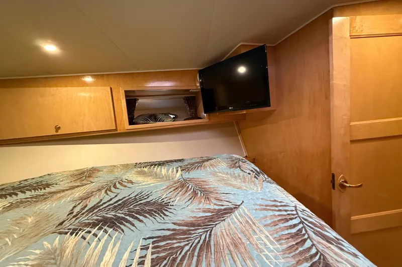 Slide: The Image of Cozy bedroom in 1999 Navigator 5300 yacht with TV and tropical bedding. - 51