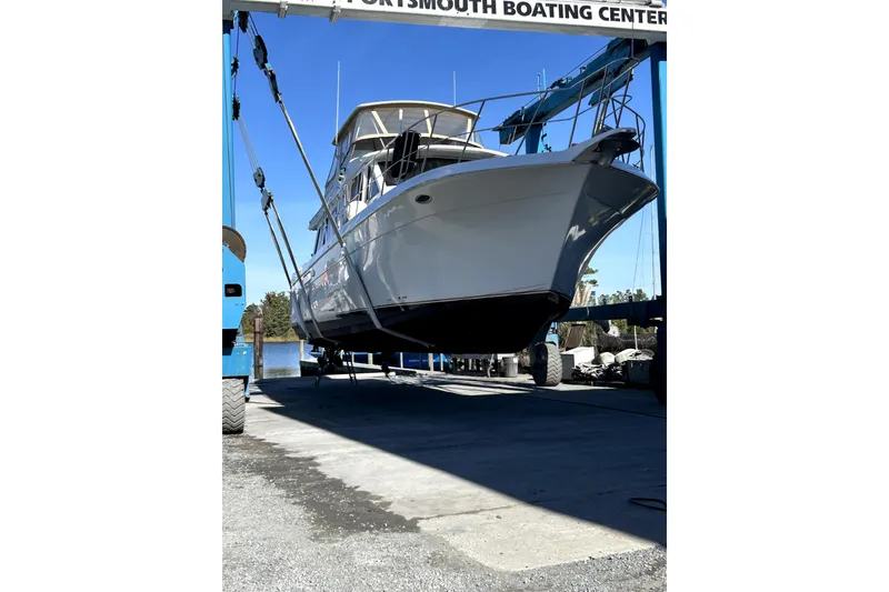Slide: The Image of 1999 Navigator 5300 yacht lifted at Portsmouth Boating Center. - 98