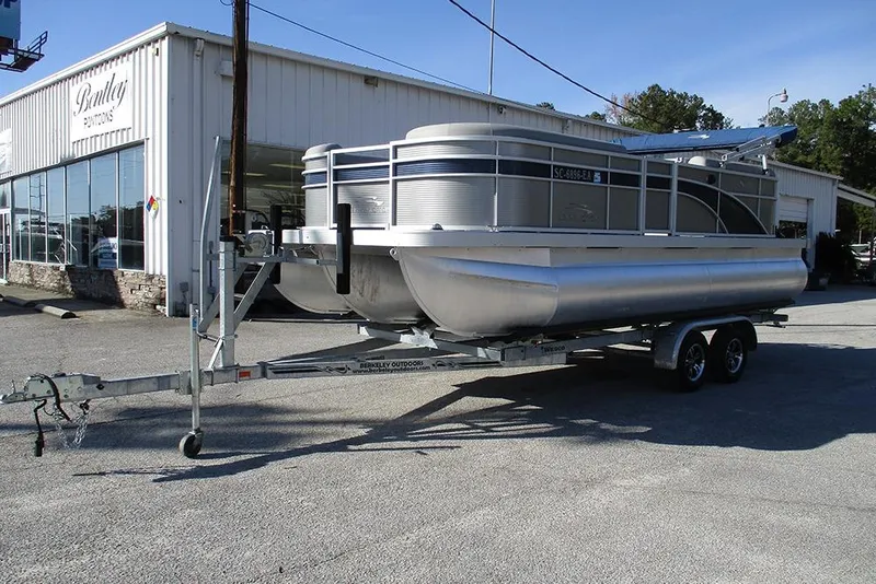 Slide: The Image of 2022 Bennington 20 SSR pontoon boat on trailer outside dealership. - 5