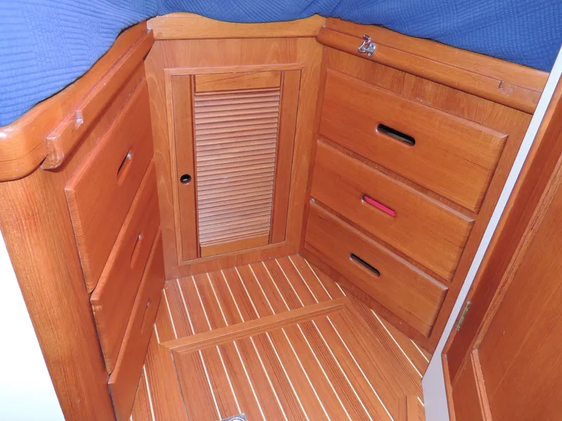 Slide: The Image of Grand Banks 42 Classic 2002 - 60