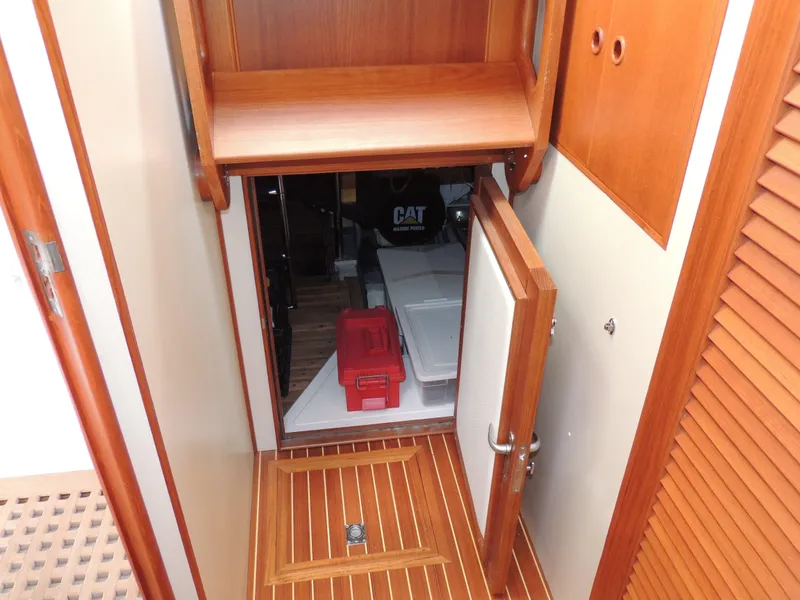 Slide: The Image of Grand Banks 42 Classic 2002 - 62