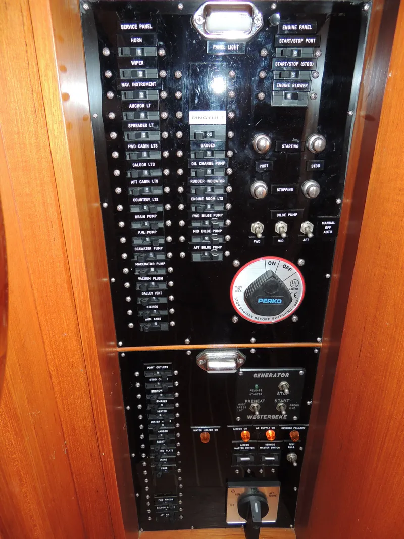 Slide: The Image of Grand Banks 42 Classic 2002 - 65