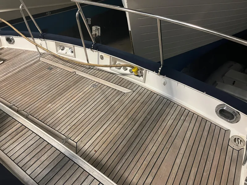 Slide: The Image of Grand Banks 42 Classic 2002 - 95