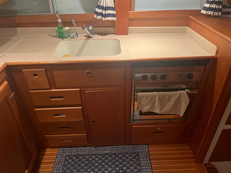 Slide: The Image of Grand Banks 42 Classic 2002 - 98