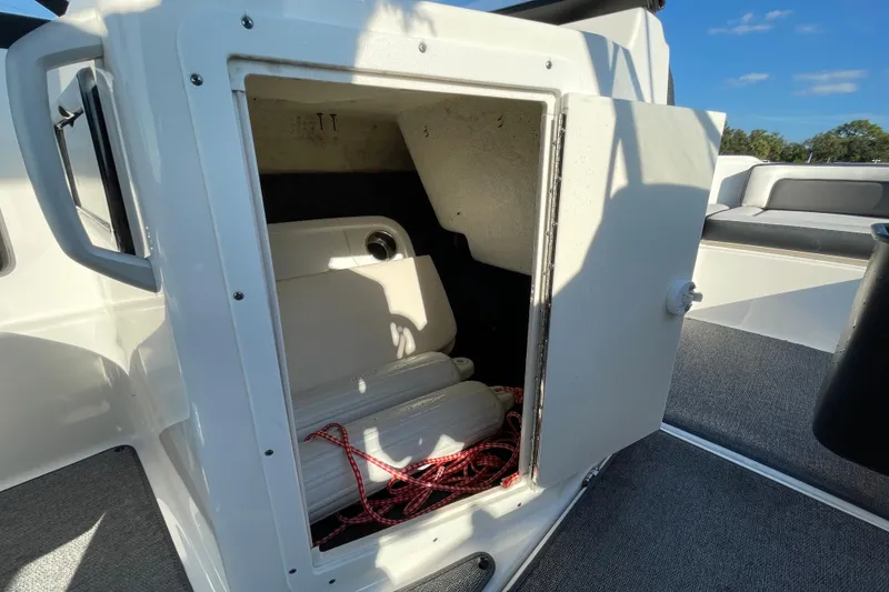 Slide: The Image of Control panel of a 2019 Yamaha Boats SX195 with blower switch and warning label. - 26