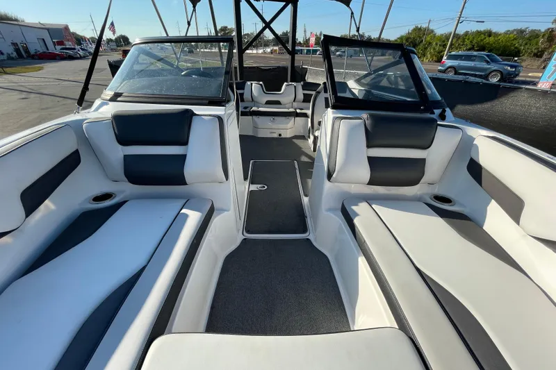 Slide: The Image of 2019 Yamaha Boats SX195 interior with steering wheel and seating arrangement. - 31
