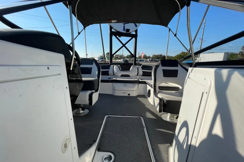 Slide: The Image of 2019 Yamaha Boats SX195 interior detail with black panel and handle. - 37