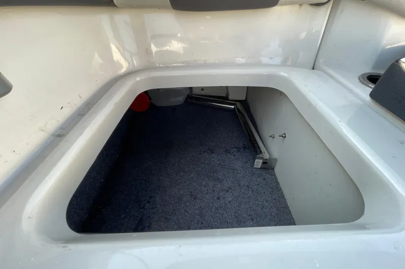 Slide: The Image of 2019 Yamaha SX195 boat interior with gray and white seating and speaker. - 45