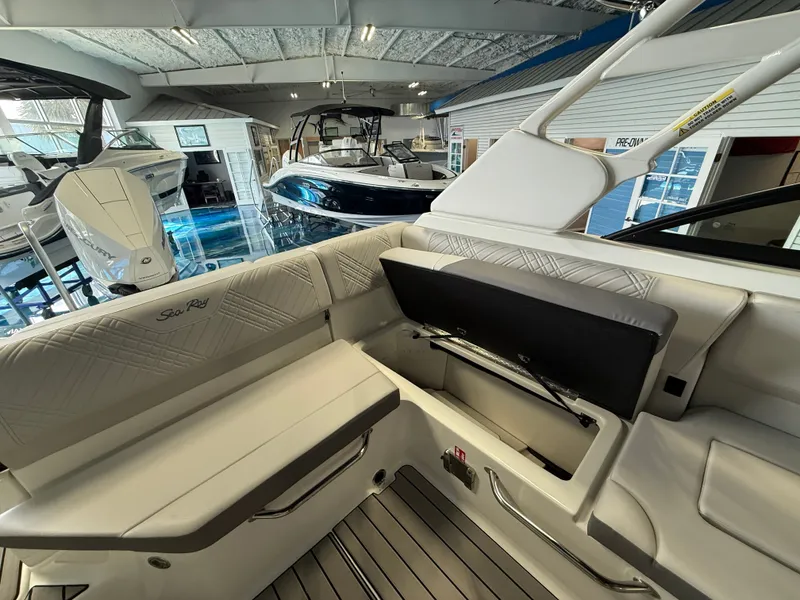 Slide: The Image of Sea Ray SDX 230 Outboard 2026 - 18