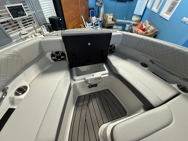 Slide: The Image of Sea Ray SDX 230 Outboard 2026 - 7