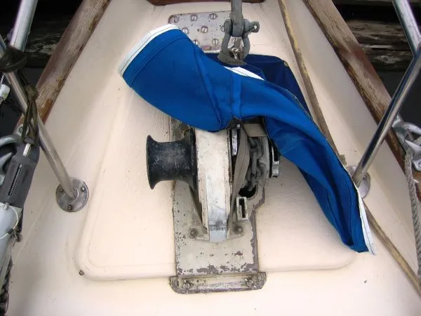 Slide: The Image of Anchor winch on Hallberg-Rassy Rasmus 35, year 1974. - 32