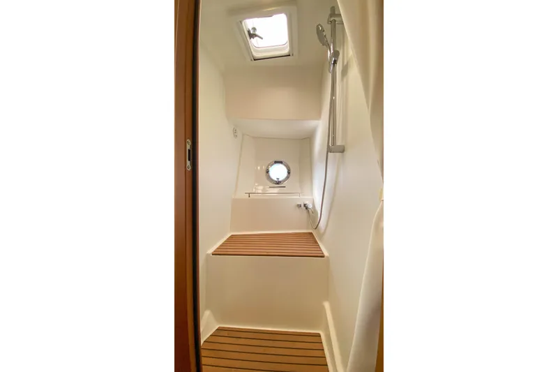 Slide: The Image of En Suite Shower - 18