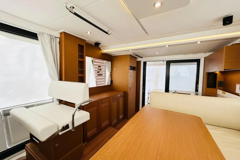 Slide: The Image of Salon - 9