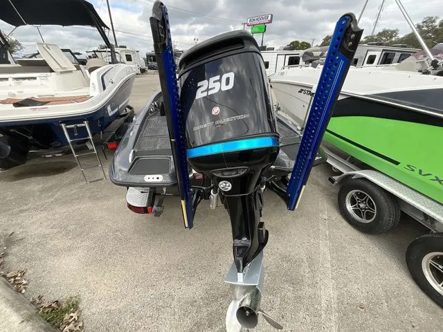 Slide: The Image of Phoenix Bass Boat 920 PRO 2015 - 9