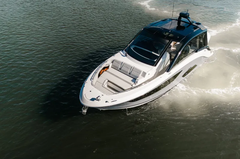 Slide: The Image of Sea Ray Sundancer 370 Outboard 2023 - 3