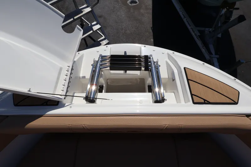 Slide: The Image of Sea Ray SDX 230 Outboard 2026 - 23