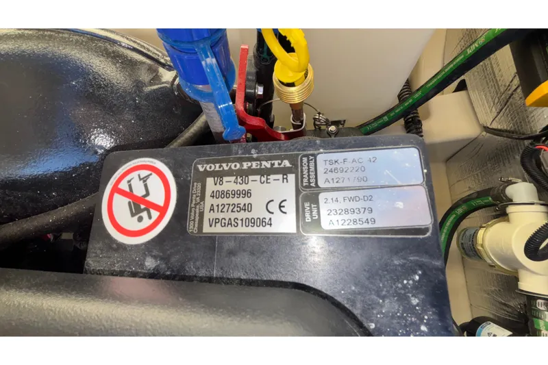 Slide: The Image of Warning labels on Chris-Craft Sportster 28, 2026 model, prohibiting waste discharge in U.S. waters. - 24