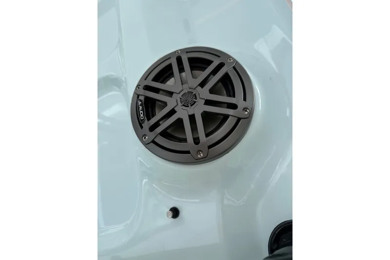 Slide: The Image of Speaker on 2026 Sea Hunt Ultra 235 SE boat, featuring JL Audio design. - 20
