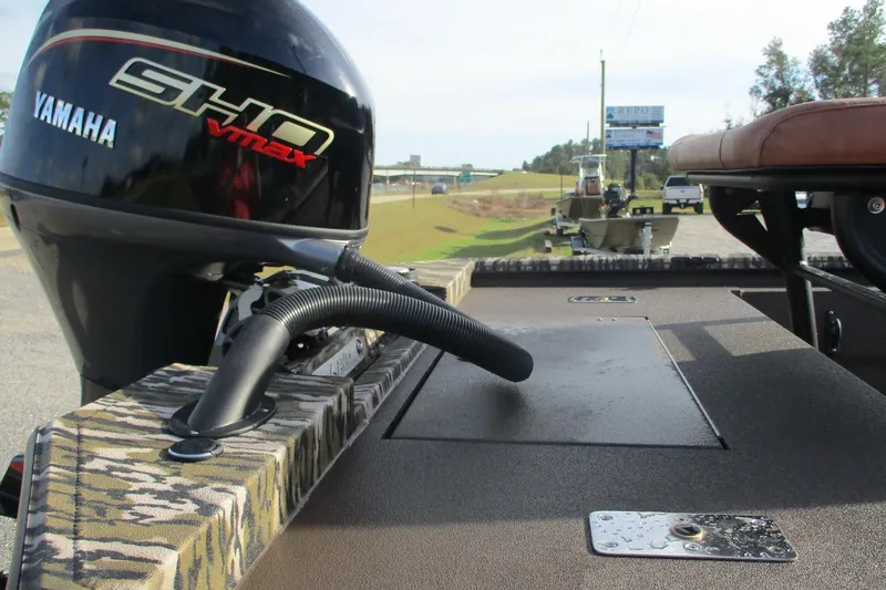 Slide: The Image of Avid 18 Rogue CC 2026 boat with Yamaha SHO VMAX engine, camo design. - 3