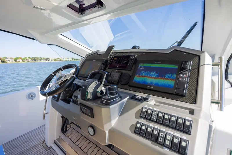 Slide: The Image of Azimut Verve 40 2018 - 19