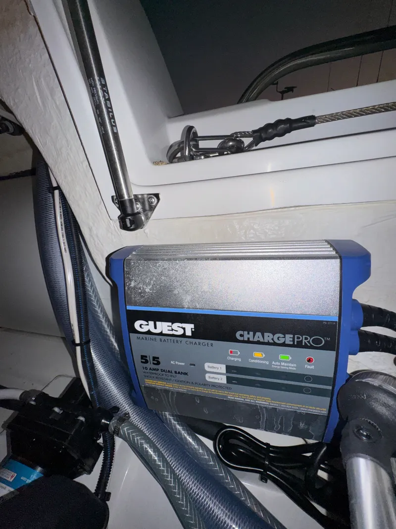 Slide: The Image of WB Venture 14 Guest Battery Charger - 18