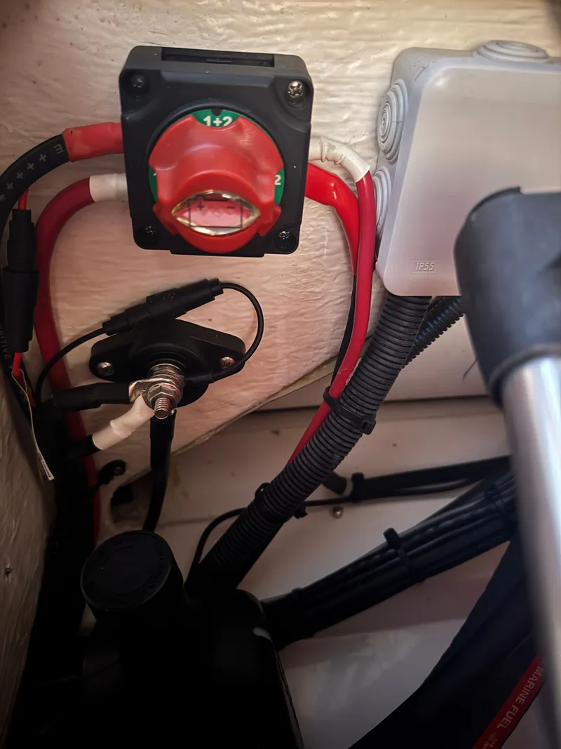 Slide: The Image of WB Venture 14 Battery Selector Switch - 19