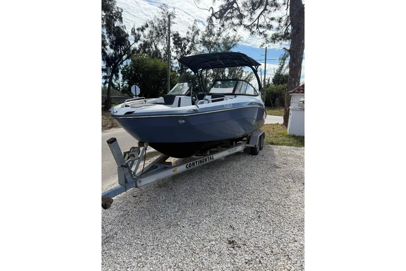 Slide: The Image of 2018 Yamaha Boats 242 Limited S E-Series on trailer, parked outdoors. - 3