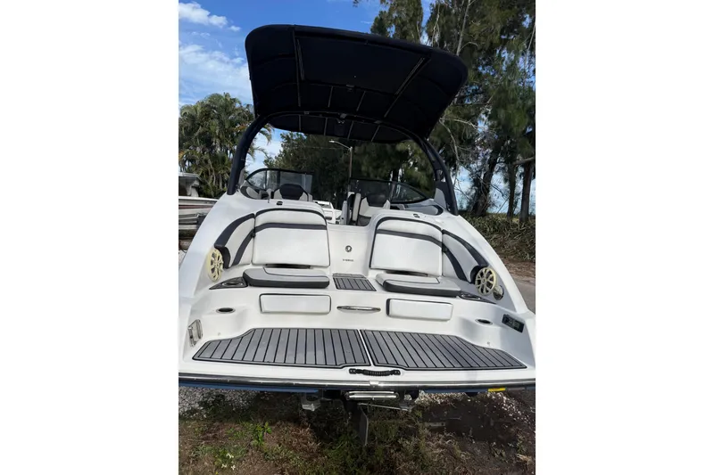 Slide: The Image of 2018 Yamaha Boats 242 Limited S E-Series, rear view, showcasing seating and deck. - 5