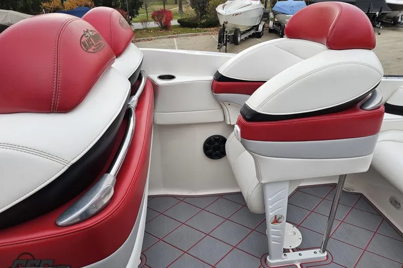Slide: The Image of Interior of a 2004 Black Thunder 460 boat with red and white seating. - 49