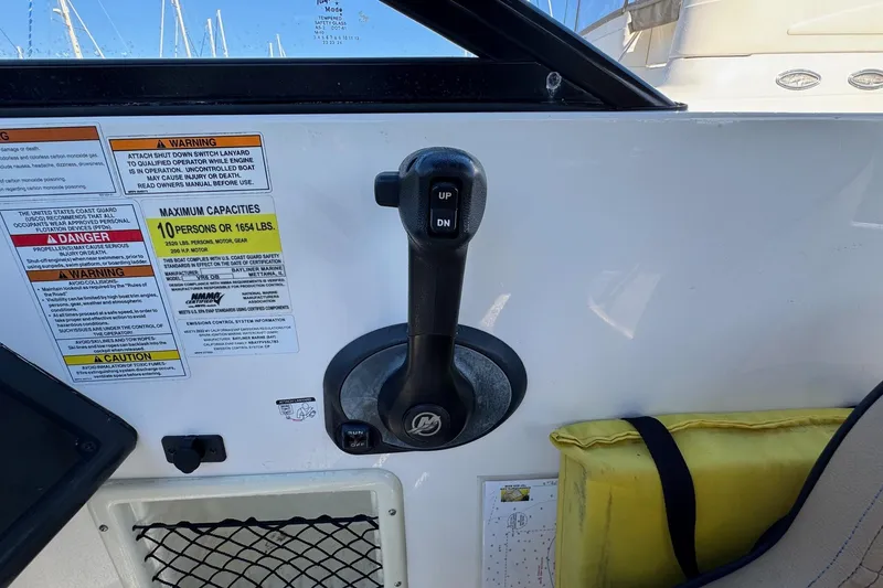 Slide: The Image of 2022 Bayliner VR6 Bowrider OB dashboard with steering wheel, throttle, and safety warnings. - 33